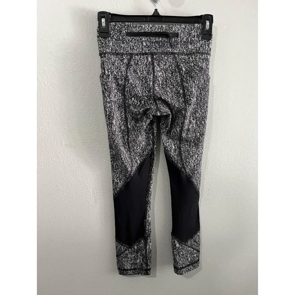 Lululemon Women Speed Up Leggings Black And White Specs Pattern Size 2 Side Pock